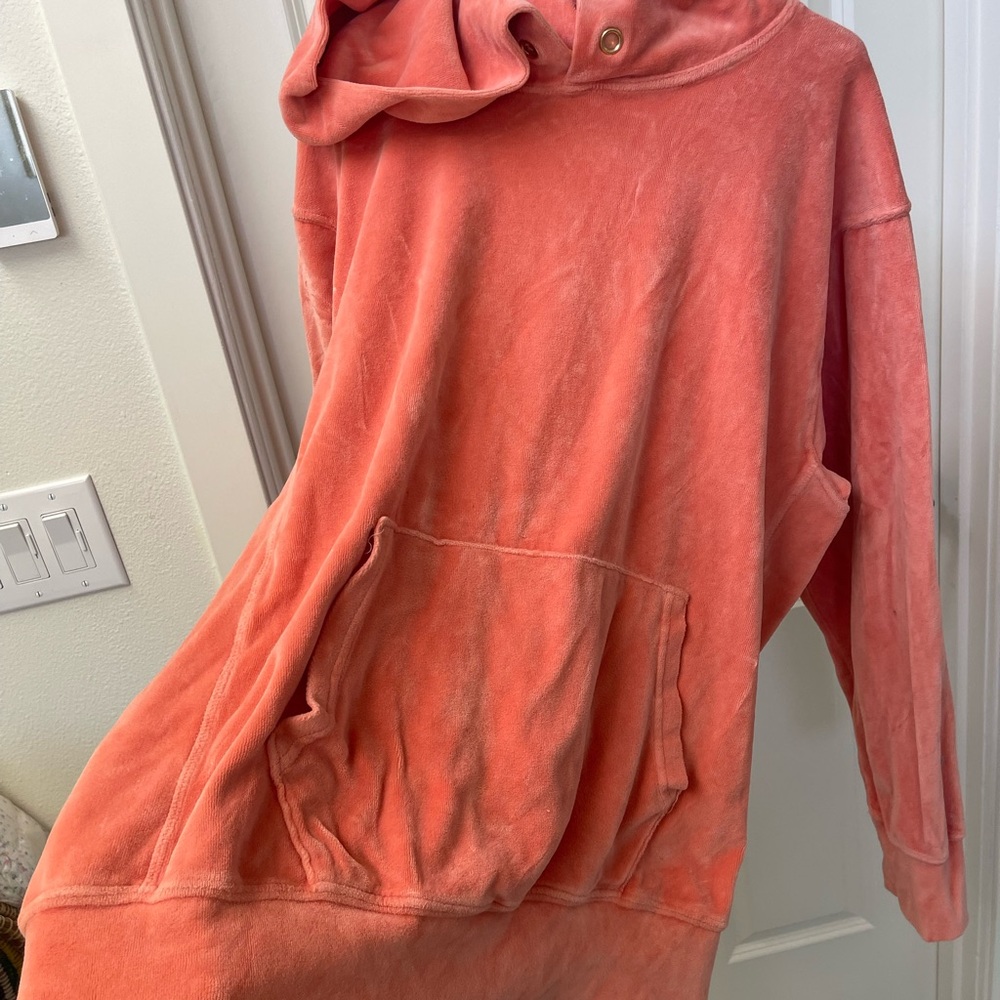 Men's Plush Coral Pullover Hoodie with Kangaroo Pocket